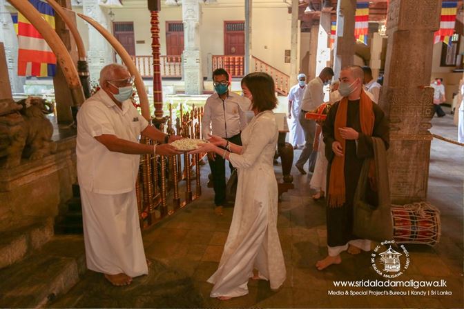 The Ambassador of Vietnam Visited Sri Dalada Maligawa