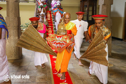 The-annual-Vesak-procession-Sri-Dalada-maligawa-04